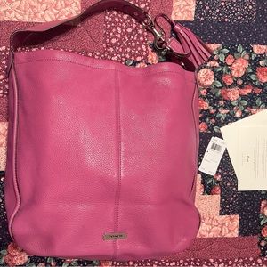 Coach leather shoulder bag.